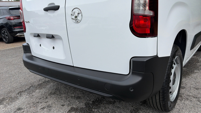 Vauxhall Combo Cargo Combo Diesel 1.5 Turbo D 100ps Prime Plus H1 Van - Image 23